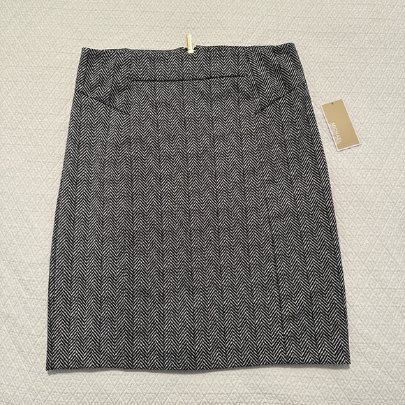 MICHAEL Michael Kors Dresses & Skirts - NWT Michael Kors Herringbone Knee Length Skirt. Size 6.
